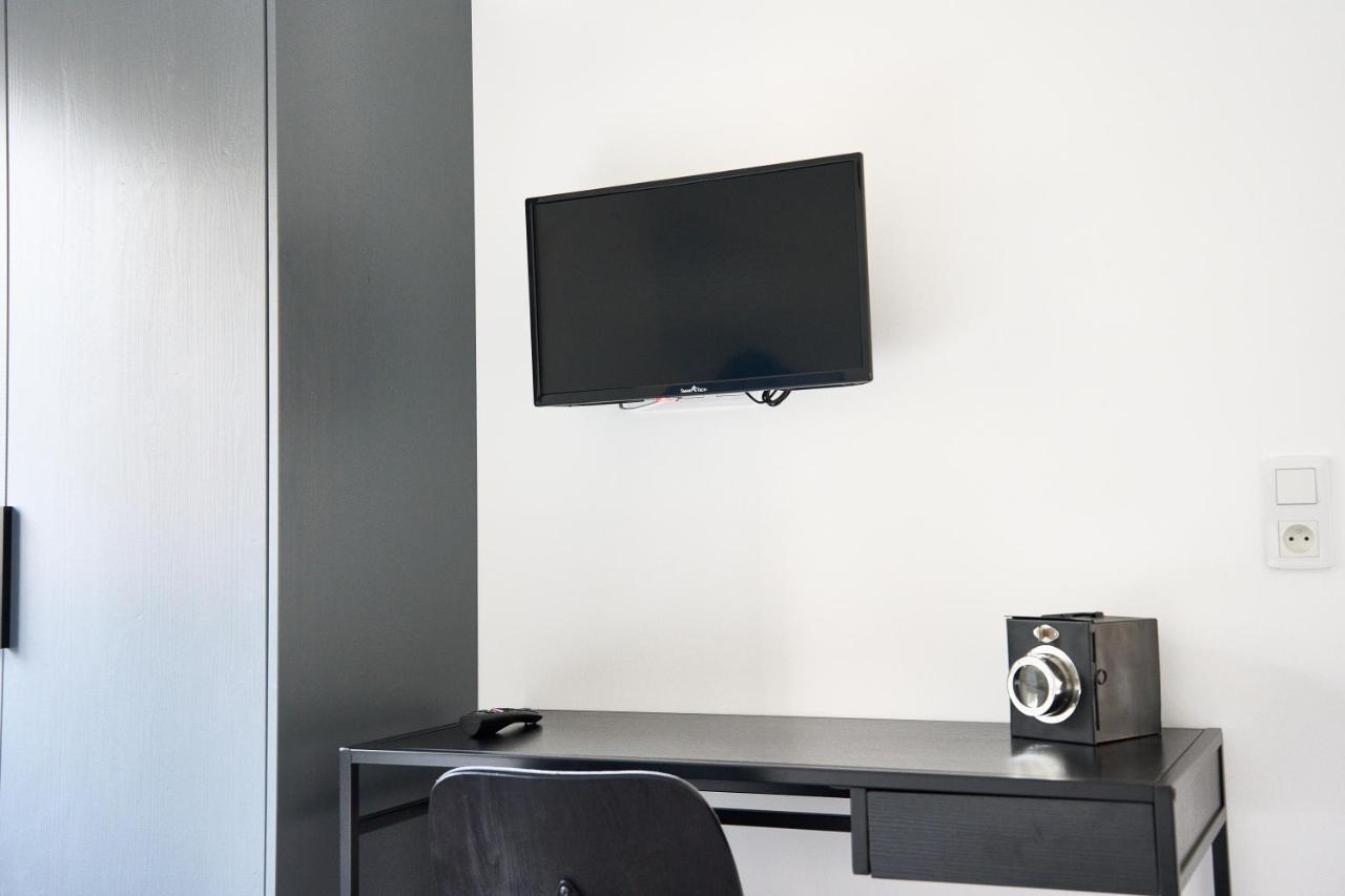 Eclat Dore Bondy Suites Free Parking Экстерьер фото